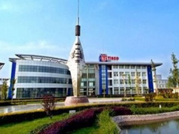 太钢不锈钢管公司通过热挤压机一次热成型生产 